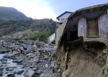 Thousands Stranded in Gilgit‑Baltistan After Landslides Shut Roads and Cut Communications