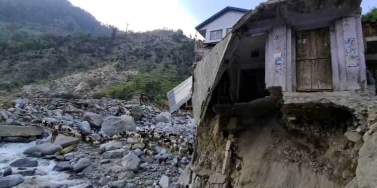 Thousands Stranded in Gilgit‑Baltistan After Landslides Shut Roads and Cut Communications