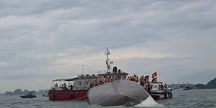 Tour Boat Tragedy in Vietnam Leaves 34 Dead, Several Missing