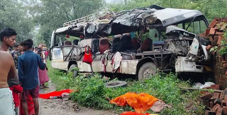 Bus Crash in Eastern India Kills 18 Hindu Pilgrims