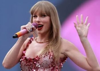 Taylor Swift Unveils New Album “The Life of a Showgirl”