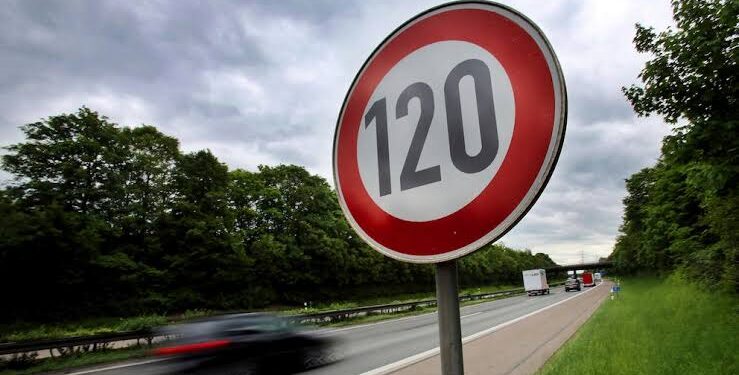 Motorist Fined After 321 km/h Record on A2 Autobahn