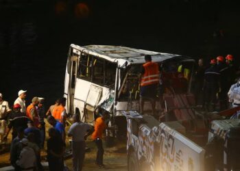 Algiers Bus Crash Kills 18, Sparks National Mourning