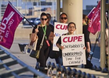 Air Canada Strike Grounds Hundreds of Flights as Union Defies Return Order