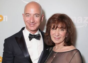 Jeff Bezos Announces Death of Mother Jackie Bezos at 78