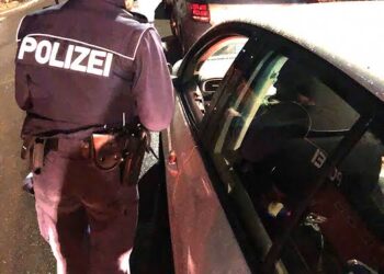 Drunk Driver Caught Doing 220 kph on Autobahn Arrested in Near-Miss Incident