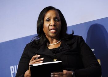 Trump Demands Fed Governor Lisa Cook Step Down Amid Fraud Allegations