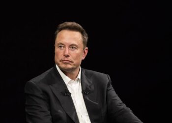 Elon Musk Warns of Japan’s Record Population Loss