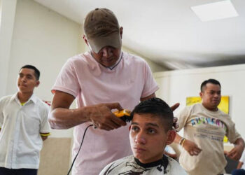 Military Discipline and Haircut Rules Enforced in El Salvador Schools