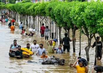 India Opens Dams as Monsoon Floods Leave Hundreds Dead Across Region