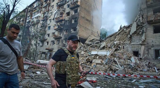 Russia Launches New Strikes on Ukraine as Kyiv Pushes for Stronger Sanctions