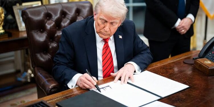 US Appeals Court Rules Trump’s Emergency Tariffs Unconstitutional but Keeps Them in Effect Temporarily