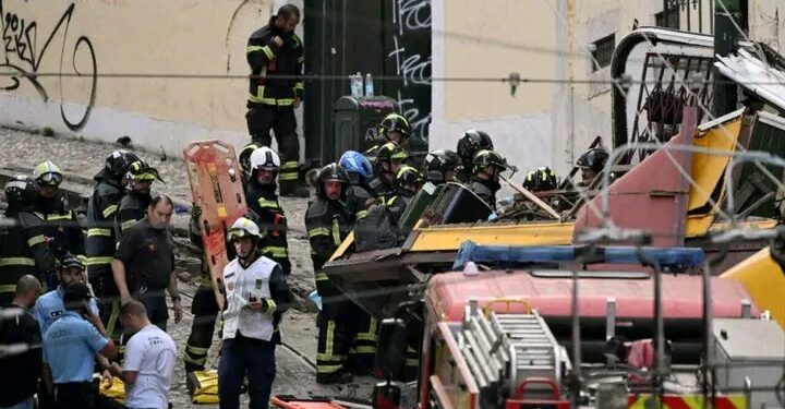 17 Die, 21 Injure as Train Derails In Lisbon