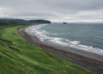 7.4-Magnitude Earthquake Strikes Off Kamchatka Coast Without Tsunami Risk