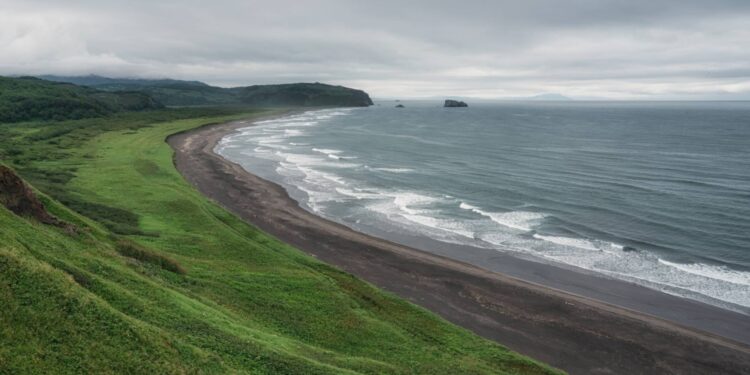 7.4-Magnitude Earthquake Strikes Off Kamchatka Coast Without Tsunami Risk