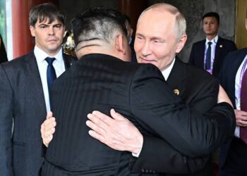 Putin Ally Medvedev Warns Britain of Asset Seizures as Paris Hosts Ukraine Talks