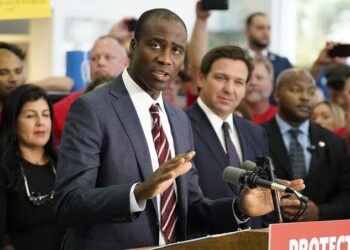 Florida Plans to End All Vaccine Mandates, Raising Public Health Concerns