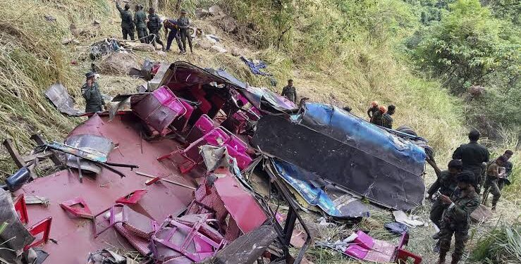 Sri Lanka Bus Plunge Leaves 15 Dead in Ella–Wellawaya Gorge
