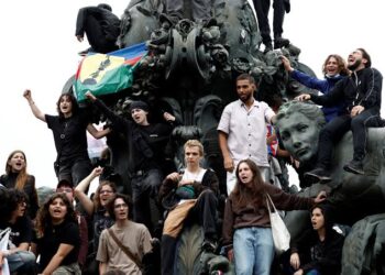France Protests Rock New PM’s First Day with 280 Arrested