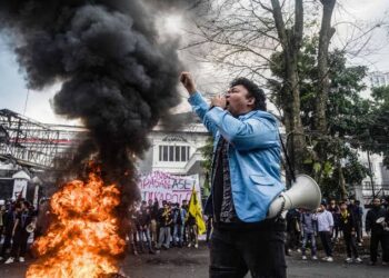 Indonesia Protests Turn Deadly as Rights Group Reports 20 Missing