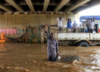Over 1,000 Die as Landslide Completely Levels Tarasin Village