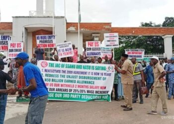 JUST-IN: SSANU, NASU Stage Protest In Abuja Over Unfulfilled Promises