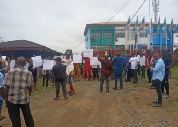 C’River: Protesters Storm APC State Secretariat, Demand Leadership Change