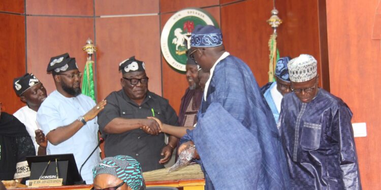 Taraba Assembly Speaker, 15 Others Defect to APC