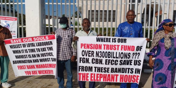 Retirees Protest at First Bank Suleja Over Poor Welfare Package