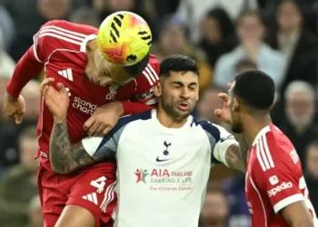 Liverpool Beat 9-man Spurs, But Isak Limps Off After Scoring