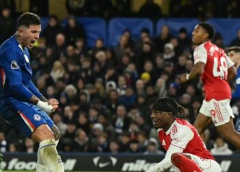 Arsenal Battle Hard To Rescue Point From Resilient 10-Man Chelsea