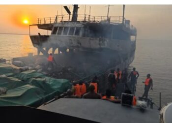 Swift Navy Response Rescues 20 from Burning Vessel in Calabar