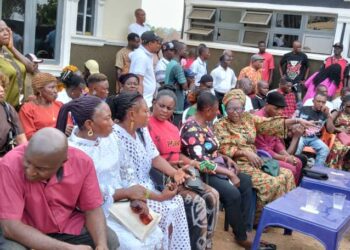 Yuletide Cheer: Senator Eteng Distributes Over N12m, 200 Bags of Rice to Boki Constituents