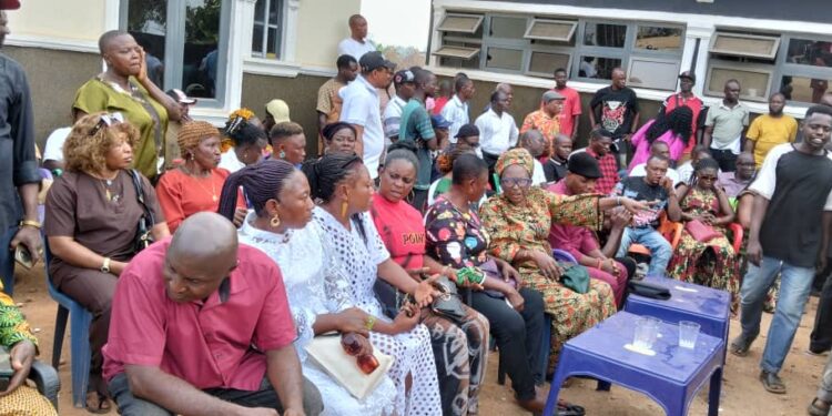 Yuletide Cheer: Senator Eteng Distributes Over N12m, 200 Bags of Rice to Boki Constituents