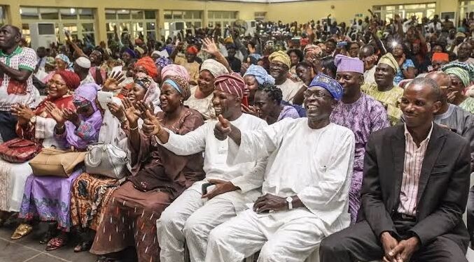 Few Civil Servants Return to Work After New Year’s Celebration