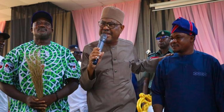 BREAKING: FCT Area Council Elections: Bwari PDP Chairmanship Candidate Steps Down For APC Candidate