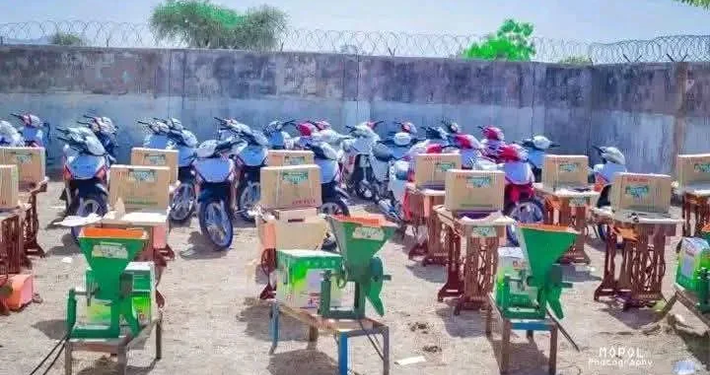 Minister Empowers 4,064 APC Women, Vulnerable People in Kano