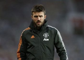 Carrick Shrugs Off Scholes Dig As Man United Gear Up For Villa Test