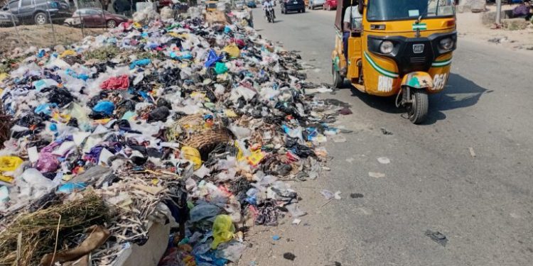 Lagos LCDA Arrests 10 Over Illegal Waste Disposal