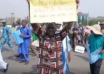 Retired Police Storm Villa Gate, Call Contributory Pension Scheme a ‘Killer Disease’