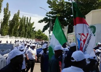 Jubilation Erupts at APC Headquarters as Tinubu Records Early Lead in Primary Election