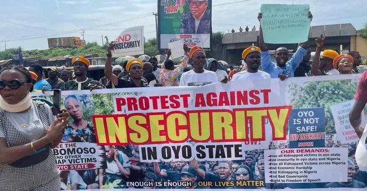 Protesters Barricade Popular Oyo Roundabout, Cause Gridlock