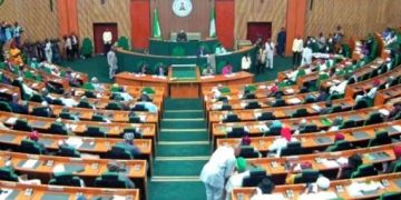 Six Oyo Lawmakers Defect from PDP to APM