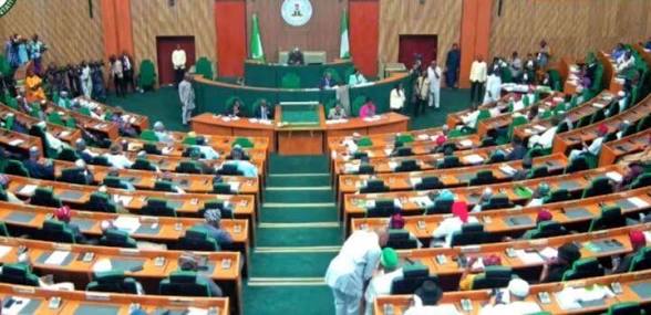Six Oyo Lawmakers Defect from PDP to APM