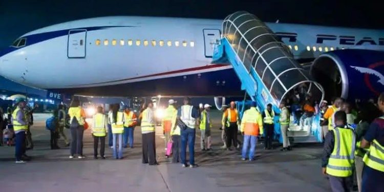 Air Peace Completes Fourth Evacuation Mission, Brings Back 284 Nigerians From S’Africa 