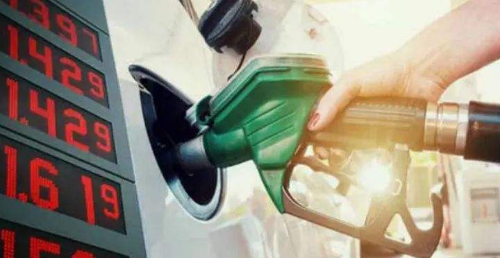 Crude Falls to $70 Per Barrel But Nigerian Marketers Maintain N1,200 Pump Price