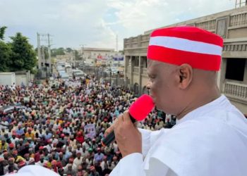 Kwankwaso Receives Kano APC Defectors into NDC