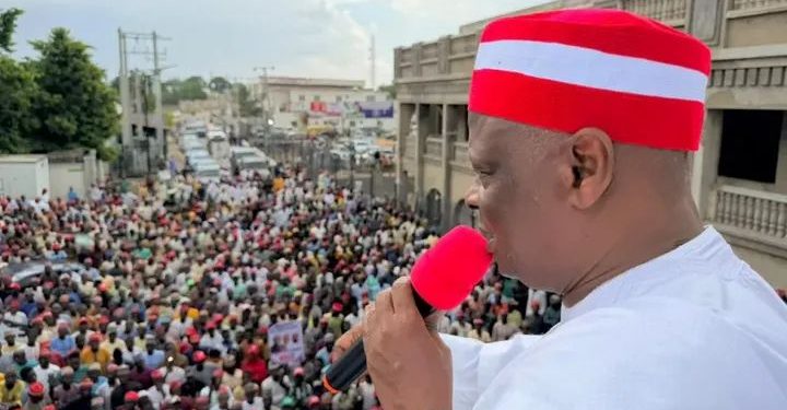 Kwankwaso Receives Kano APC Defectors into NDC