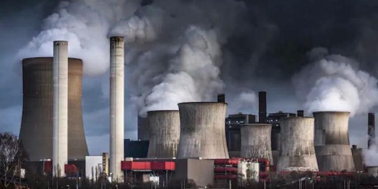 Climate Group Warns of Volatile Fossil Fuels Amid Strait of Hormuz Blockade