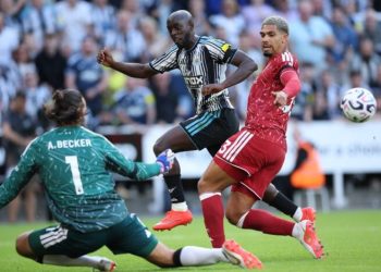 Liverpool Snatch Late 2-2 Against Newcastle United in EPL Opener